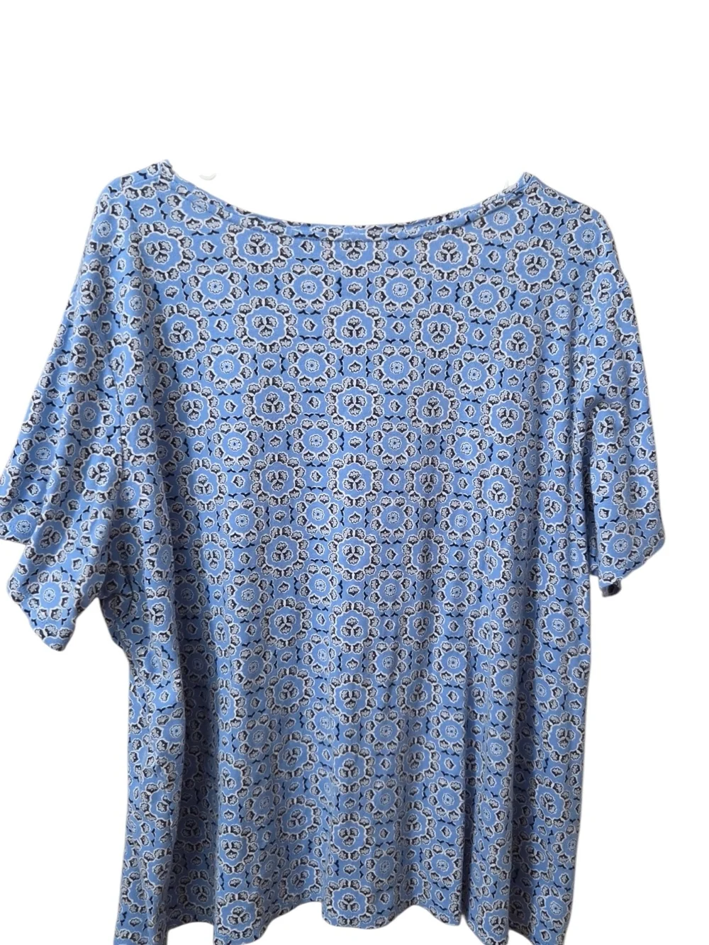 croft & barrow Light Blue Floral Medallion V-Neck Short Sleeve Top